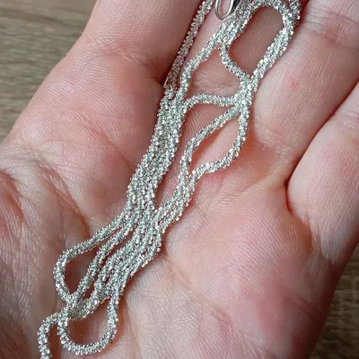 Collier en métal argenté 